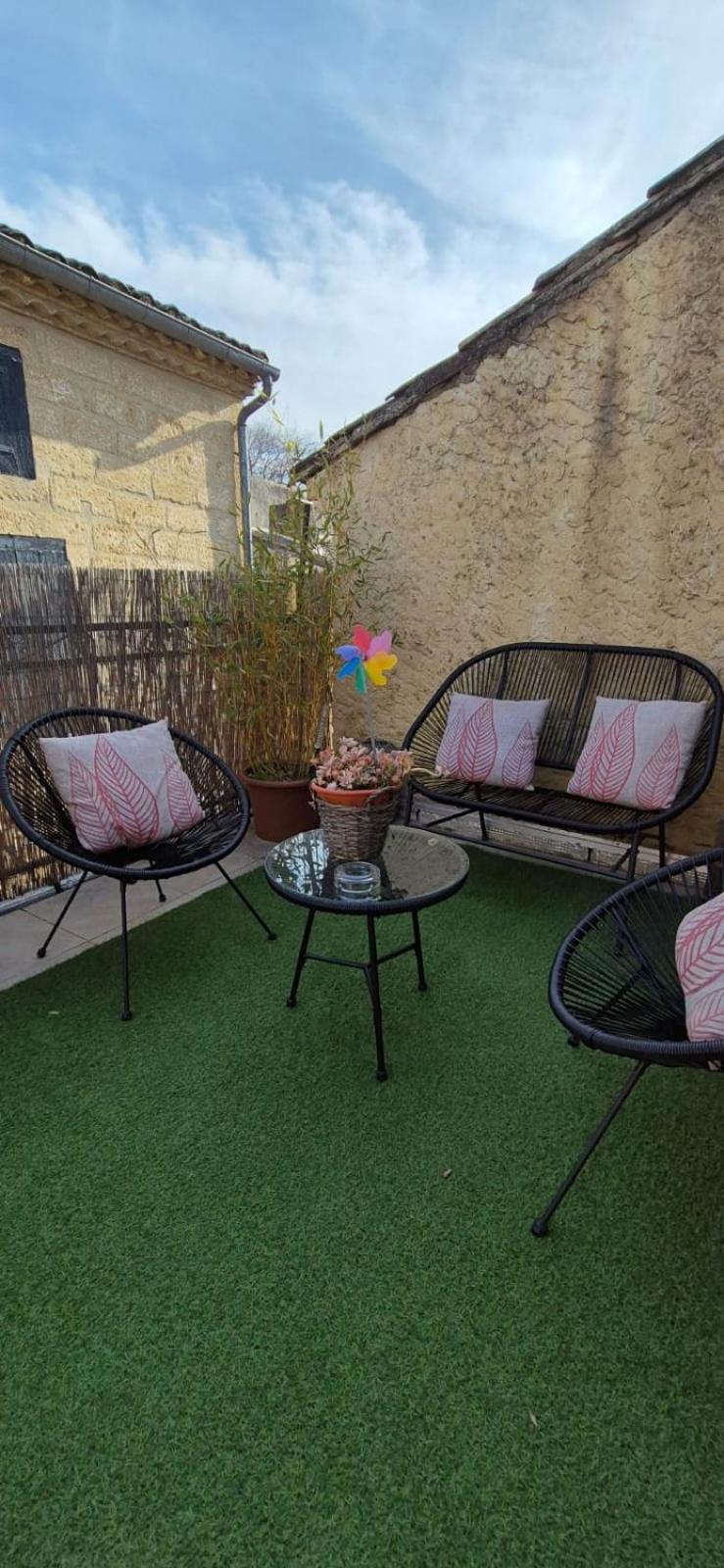 Proche D'Uzes La Terrasse Du Soleil Levant Collias Extérieur photo
